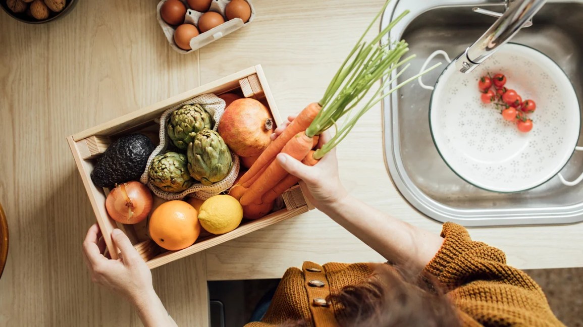 Eating Sustainably While Saving Money: 10 Tips